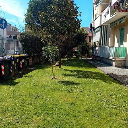Casa Vacanze Lida Марина ди Карара Екстериор снимка