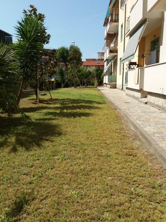 Casa Vacanze Lida Марина ди Карара Екстериор снимка
